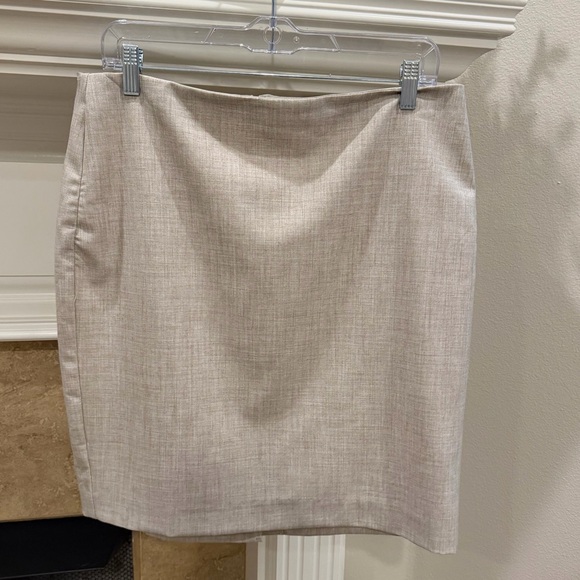 4-Piece Bundle of size 10 pants & skirt: 2 dress pants, 1 casual pant, 1 skirt - Picture 13 of 16